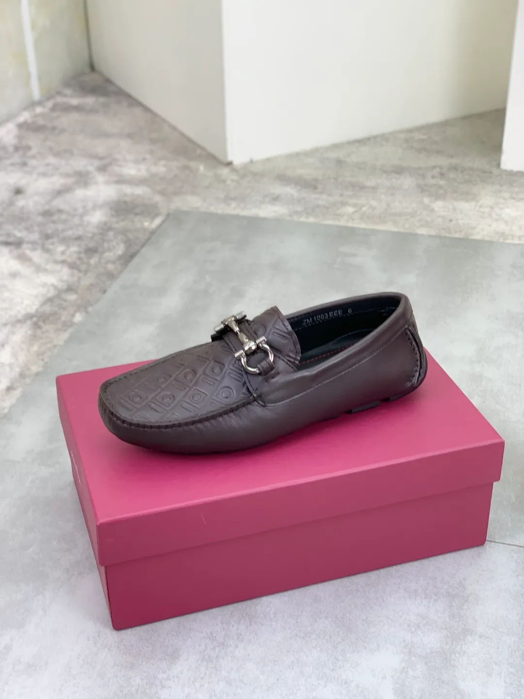 Men's shoes 💰P542 New model, high quality [Ferragamo/Ferragamo] Latest lazy slip-on shoes Original imported calfskin, imported cowhide lining + original luxury metal buckle + original combination outsole Comparison without pressure Code number: 38-45